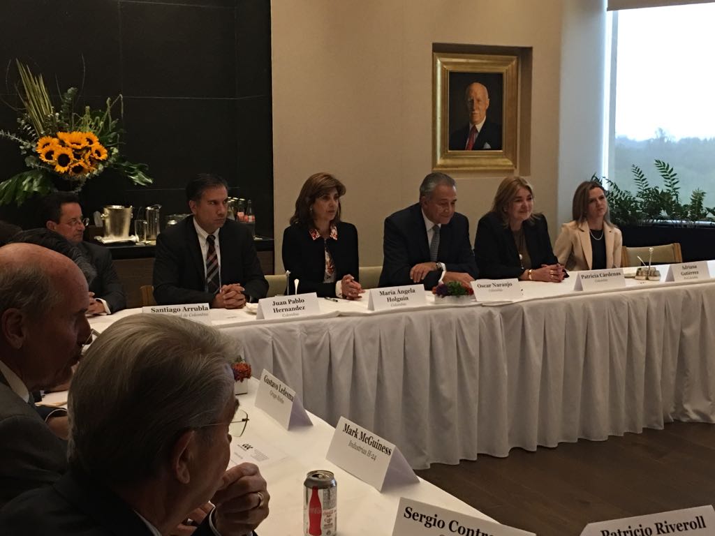 Canciller María Ángela Holguín y el Vicepresidente Óscar Naranjo sostuvieron una reunión con los directivos y empresarios del Consejo Coordinador Empresarial CCE