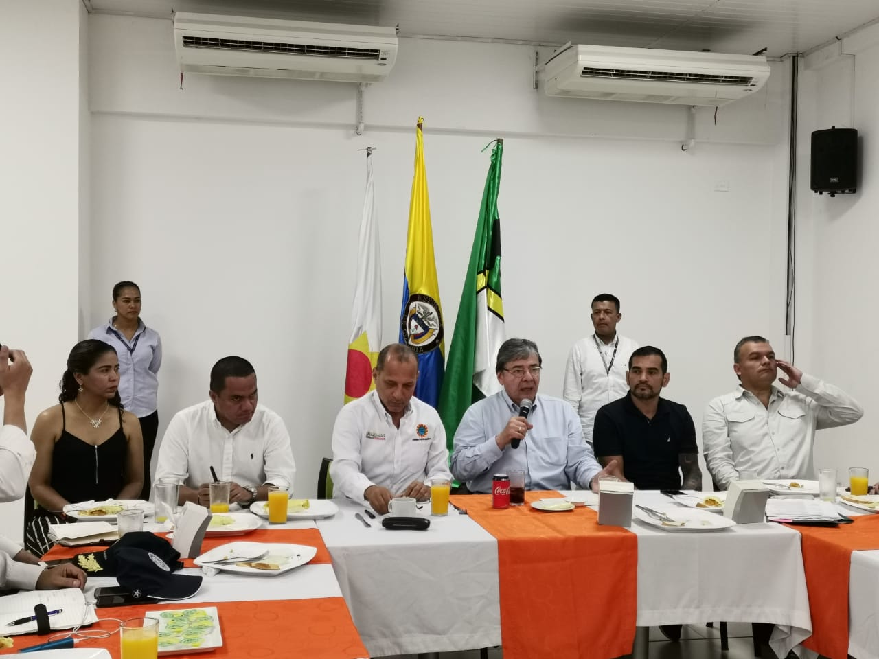 Con el objetivo de verificar aspectos de la integración, el desarrollo y el control fronterizo, Canciller Carlos Holmes Trujillo se reunió con autoridades del Amazonas