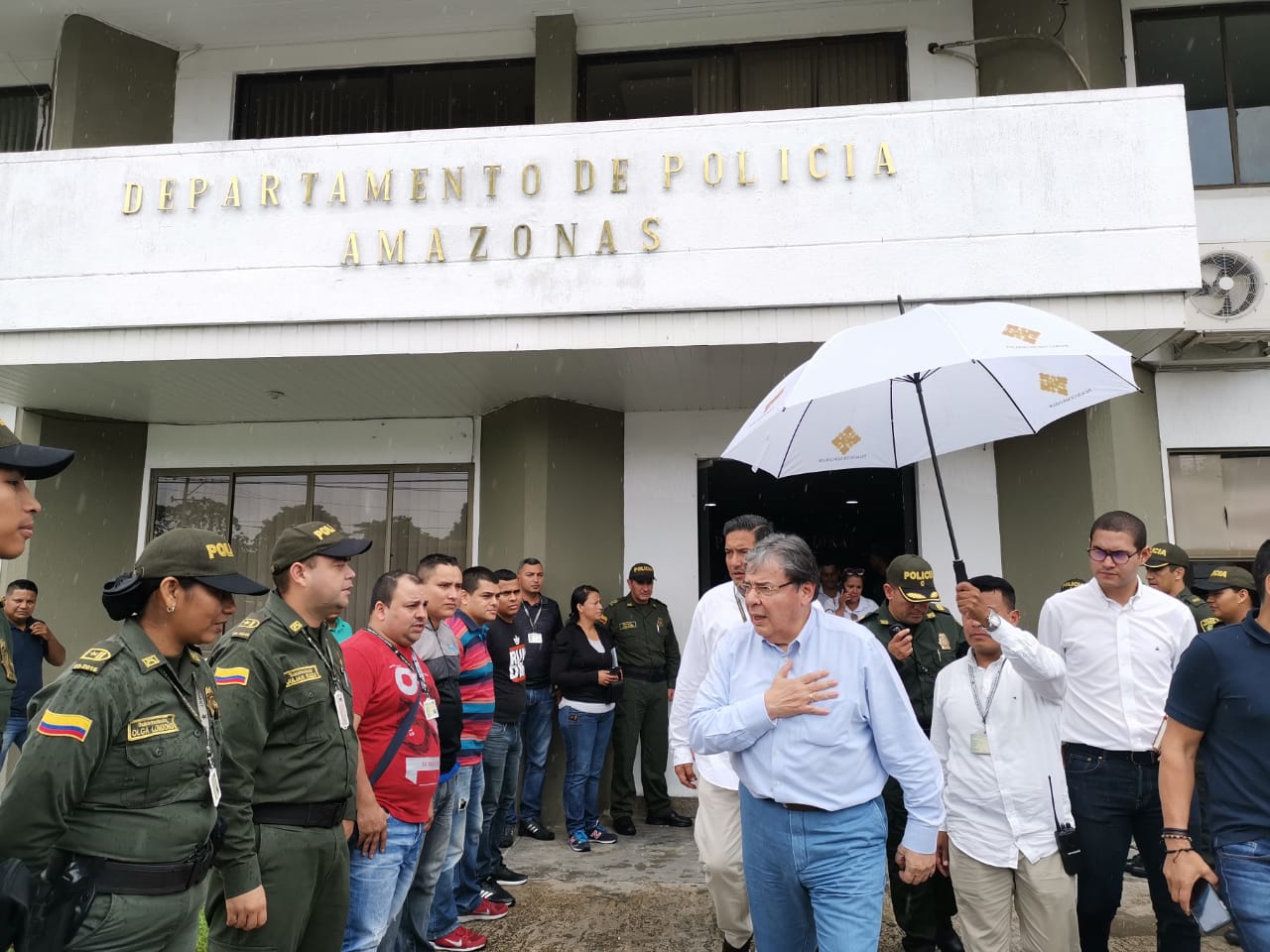 Canciller Carlos Holmes Trujillo expresó condolencias a personal del Departamento de Policía del Amazonas por atentado en la Escuela de Cadetes de Policía General Santander