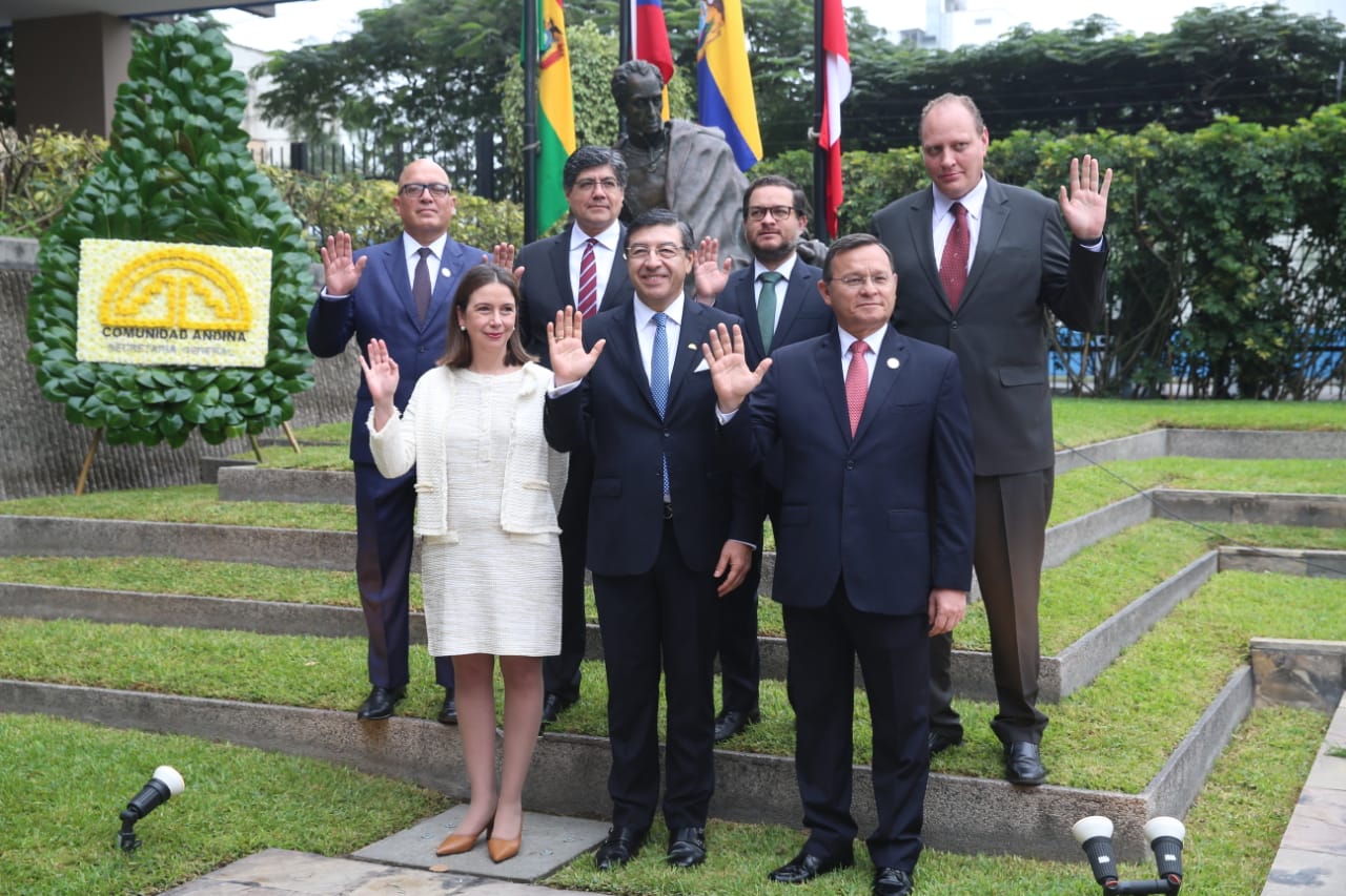 Viceministra de Asuntos Multilaterales Colombia asistió a la ofrenda floral ofrecida por los Ministros de Relaciones exteriores de la CAN 