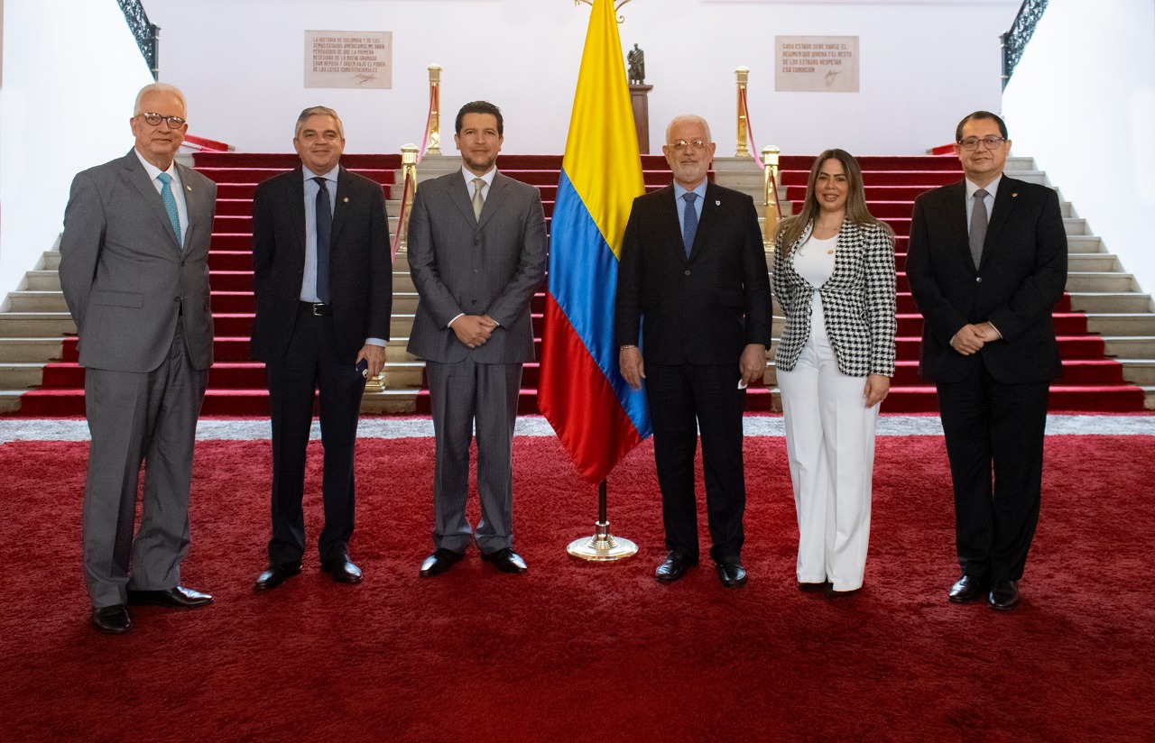 El Director del Instituto de Educación Superior en Formación Diplomática y Consular, Embajador Eduardo Latorre Rodríguez, dictó la conferencia sobre “Profesionalización del Servicio Exterior Dominicano” 