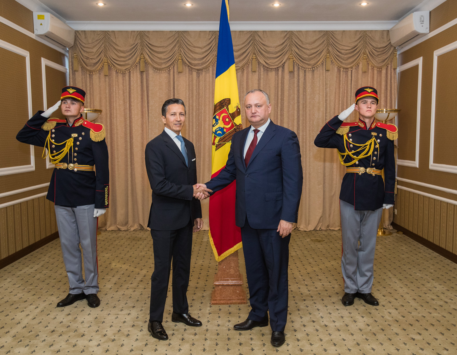 Embajador Javier Higuera presentó cartas credenciales ante el presidente de Moldova