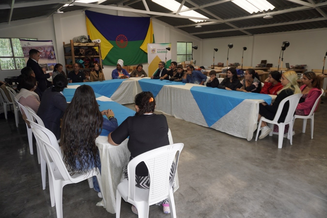 Cancillería, Gobernación de Nariño y Artesanías de Colombia formalizaron la entrega de un taller de marroquinería para el pueblo gitano Rrom de Pasto, Nariño
