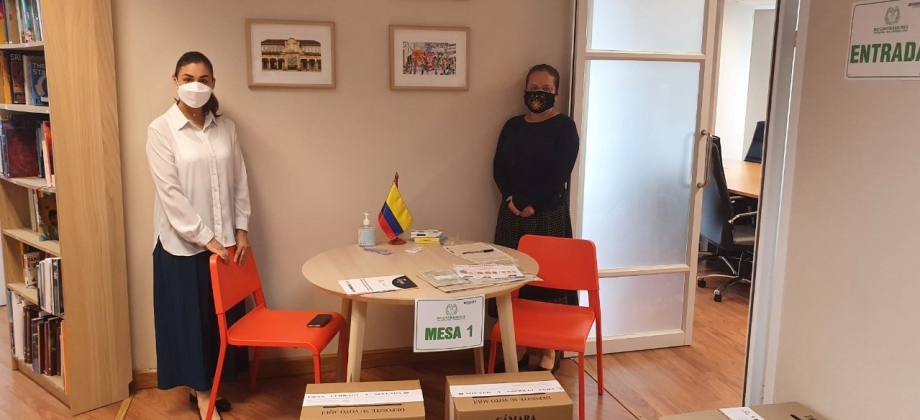 Se realizó la apertura del puesto de votación ubicado en Bangkok, Tailandia, el cual tiene un potencial electoral de 99.