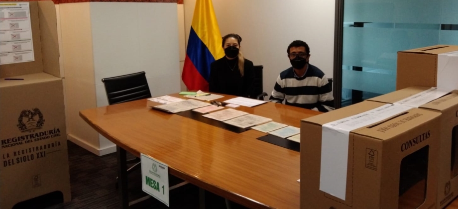 Se realizó la apertura del puesto de votación ubicado en Hanói, Vietnam, el cual tiene un potencial electoral de 52.  