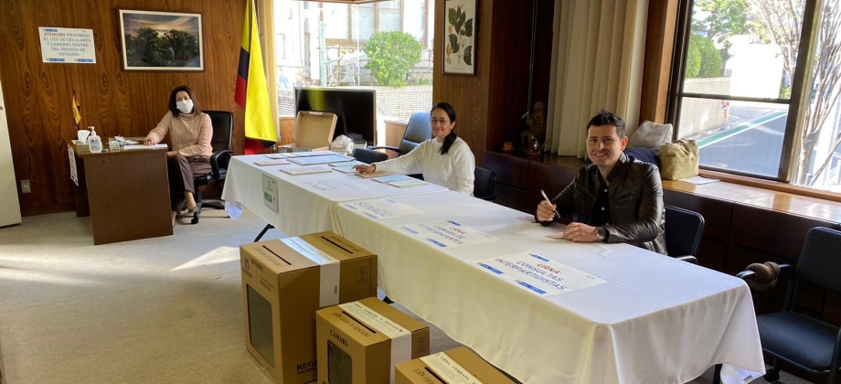 Se realizó la apertura del puesto de votación ubicado en Tokio, Japón, el cual tiene un potencial electoral de 982.  