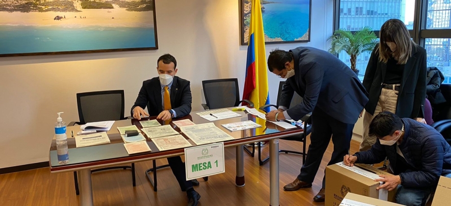 Se realizó la apertura del puesto de votación ubicado en Seúl, Corea, el cual tiene un potencial electoral de 247.  