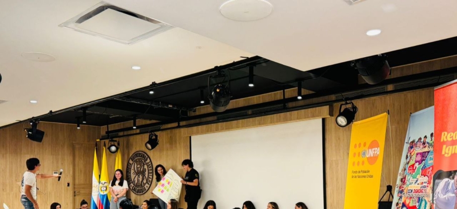 Jóvenes de la Universidad Javeriana aportan a la construcción del plan estratégico del Plan Nacional de Juventud, Paz y Seguridad.