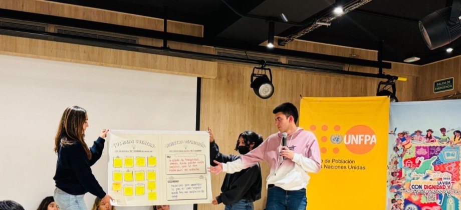 Jóvenes de la Universidad Javeriana aportan a la construcción del plan estratégico del Plan Nacional de Juventud, Paz y Seguridad.