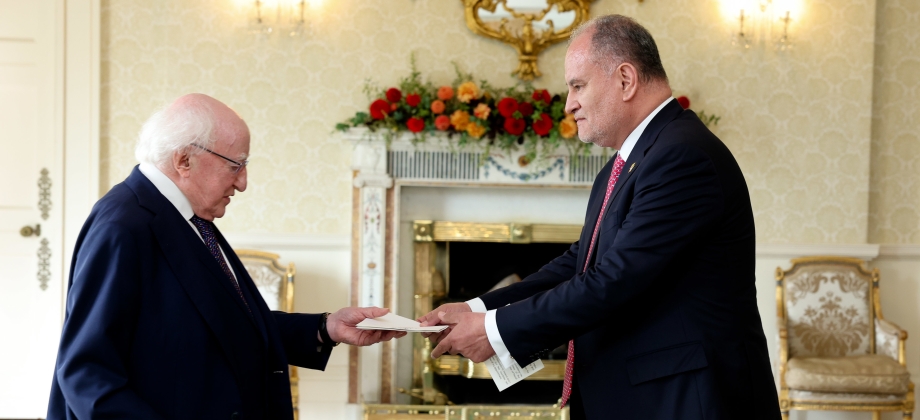 El embajador Miguel Camilo Ruiz Blanco presentó credenciales al presidente de Irlanda, Michael D. Higgins