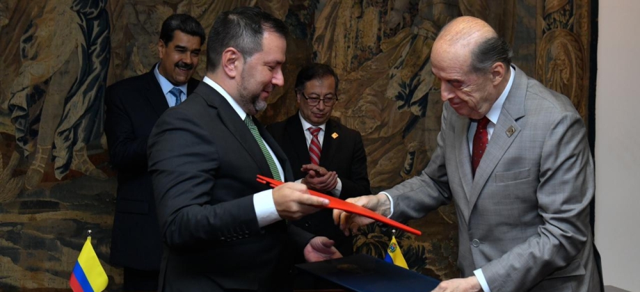 Colombia y Venezuela crean Comisión de Vecindad para impulsar y coordinar cooperación e integración entre los dos países
