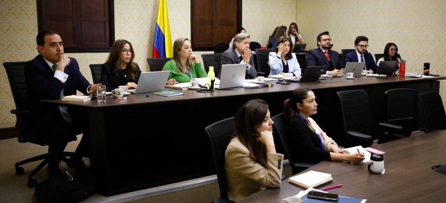 Encuentro entre jefes de misiones consulares y el área administrativa de la Cancillería para mejorar el servicio a nuestros connacionales en el exterior