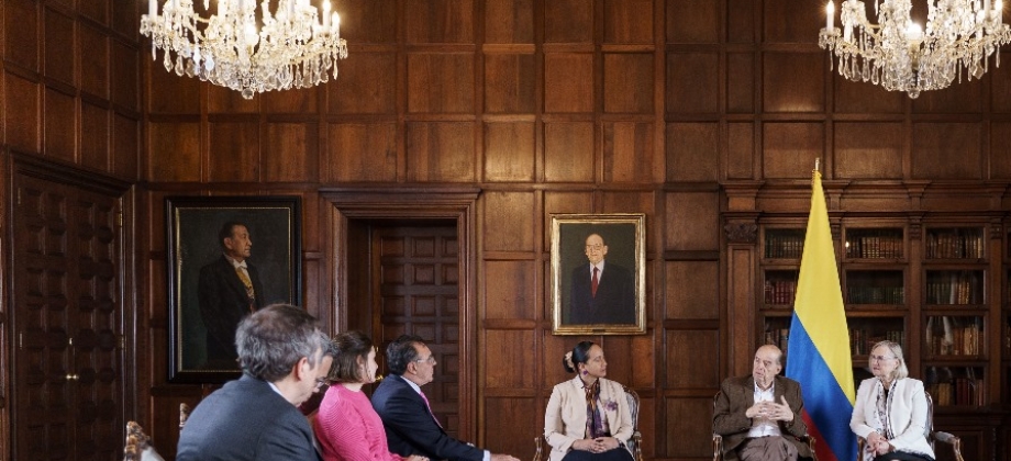 Es la que envié a medios pero hay que subirla con otro título, este:      Colombia recibió la visita de Subsecretaria General de Naciones Unidas de Apoyo a la Consolidación de la Paz para seguir sumando esfuerzos para la construcción de la Paz Total.