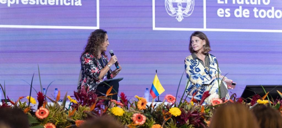 Panel Mujeres como motor de crecimiento económico.
