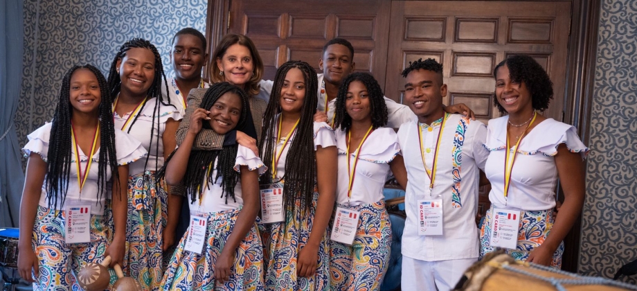 Jóvenes de Cartagena y de Chocó participan en intercambios culturales y deportivos en Perú y Chile