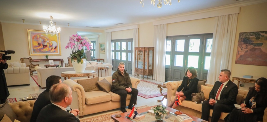  Reunión de la Vicepresidenta y Canciller y el Presidente de Paraguay, Mario Abdo Benítez.