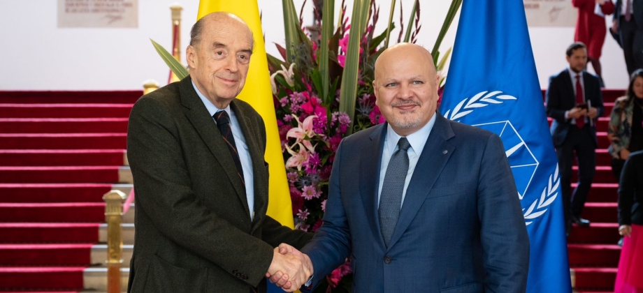 Profundizar la cooperación con el Estado colombiano: uno de los propósitos del encuentro entre el canciller Álvaro Leyva Durán y el fiscal de la Corte Penal Internacional, Karim Khan