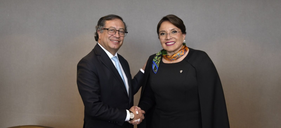 Presidente Petro y Canciller Leyva sostuvieron encuentro con la presidenta de Honduras, Xiomara Castro