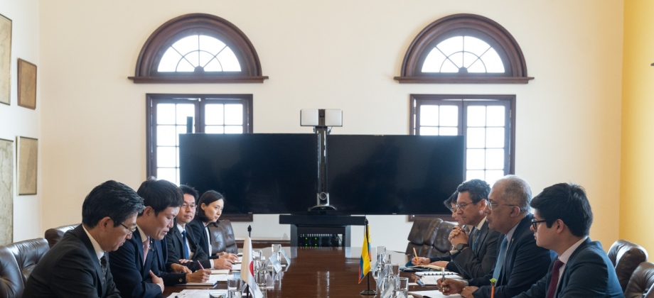 Viceministro Francisco Coy y el Viceministro Parlamentario de Asuntos Exteriores de Japón dialogaron sobre temas de la agenda bilateral