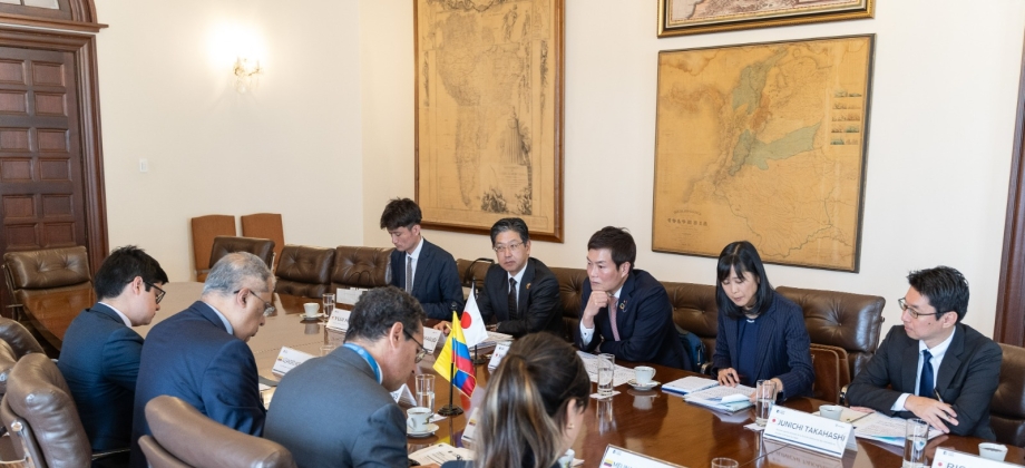 Viceministro Francisco Coy y el Viceministro Parlamentario de Asuntos Exteriores de Japón dialogaron sobre temas de la agenda bilateral