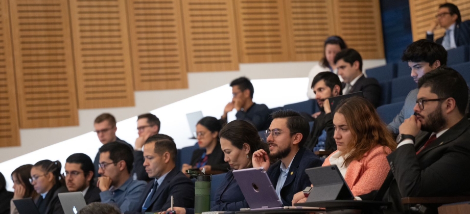 La Primera Cátedra Clemencia Forero Ucrós fue escenario para reafirmar el papel de Colombia en temas como paz y medio ambiente, además del liderazgo que está consolidando en la región