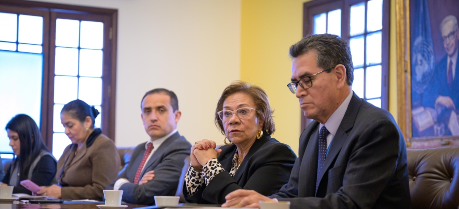 Canciller Rosa Yolanda Villavicencio Mapy aplica ajuste salarial en beneficio de los funcionarios del servicio exterior colombiano