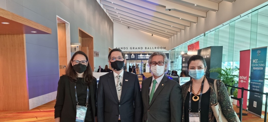 Sra. Lucia Orozco, abogada de la firma de Duane Morris, Sr. Lam Yi Young, CEO de Singapore Business Federation, Embajador Manuel Solano y Sra. Sandra Salamanca, Directora de ProColombia en Singapur.