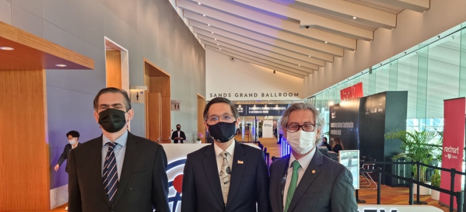 Sr. Lam Yi Young, CEO de Singapore Business Federation Sr. Agustín García López, Embajador de México y Embajador Manuel Solano.