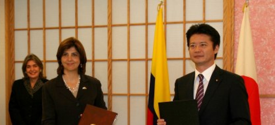 Canciller holguín, japón