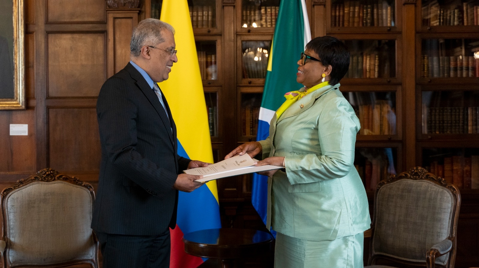 Viceministro de Relaciones Exteriores recibió las copias de estilo de la Embajadora Extraordinaria y Plenipotenciaria de Sudáfrica en Venezuela, concurrente para Colombia