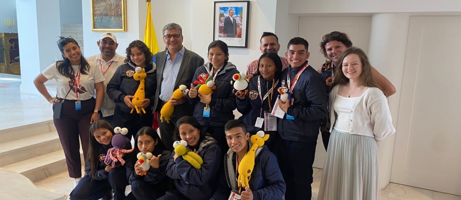 Desde Leticia, Amazonas ocho jóvenes nadadores visitan Polonia