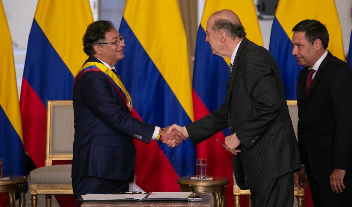 Presidente Gustavo Petro posesionó a Álvaro Leyva como Ministro de Relaciones Exteriores 