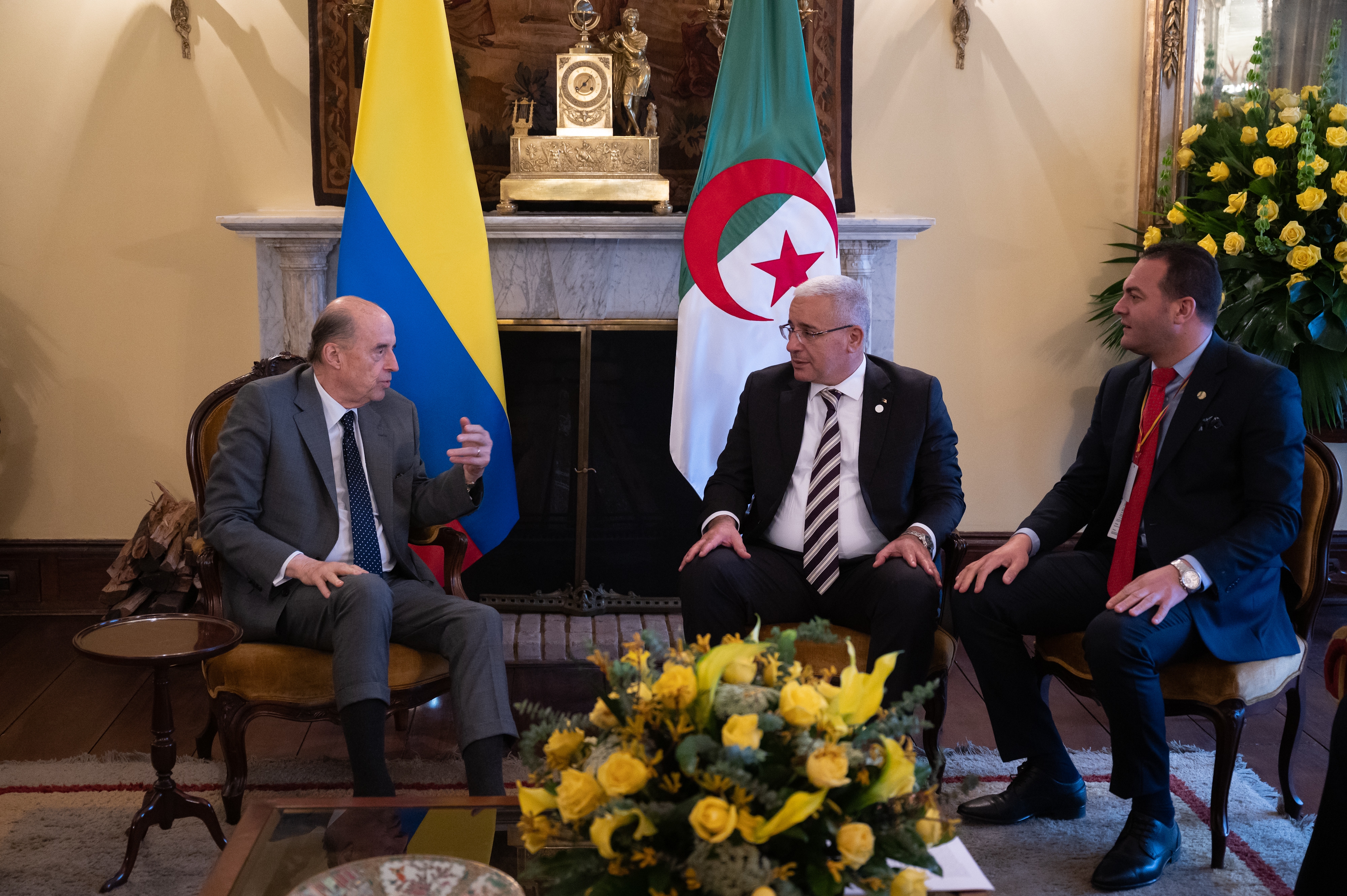 Canciller Álvaro Leyva dialogó sobre el intercambio de experiencias con el Presidente de la Asamblea Popular Nacional de Argelia