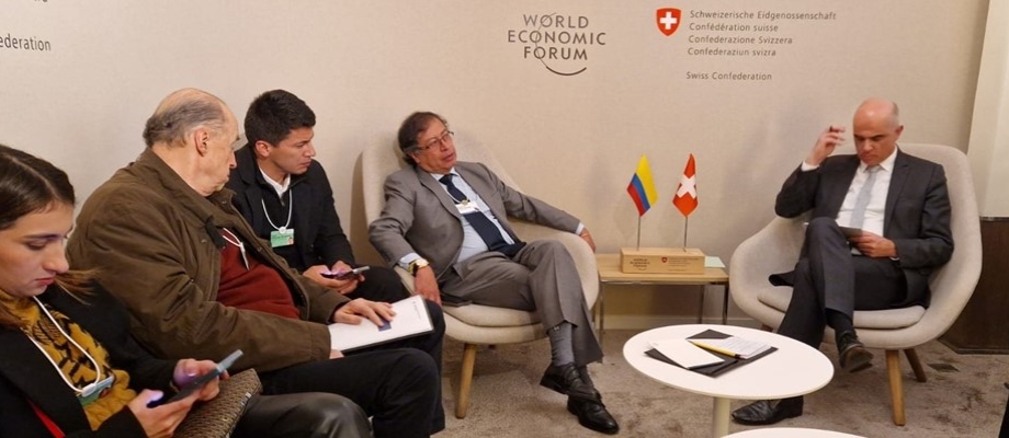 Ministro Álvaro Leyva cumplió, junto al Presidente Gustavo Petro, primer día de agenda en el Foro Económico Mundial