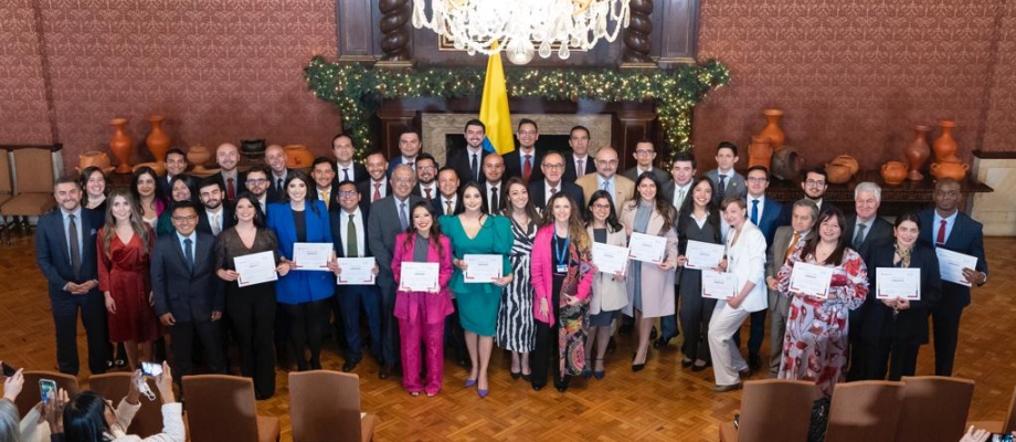 Viceministro de Relaciones Exteriores felicita a los 39 estudiantes que culminaron el Curso de Capacitación Diplomática y Consular 2022