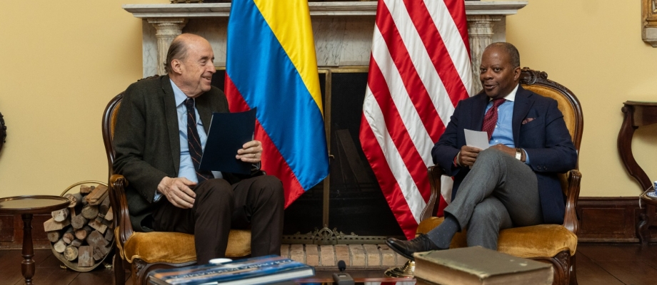 Canciller Álvaro Leyva se reunió con el subsecretario de Estado para Asuntos Antinarcóticos y Aplicación de la Ley de la Casa Blanca, Todd Robinson y el subdirector de la Oficina de Política Nacional de Control de Drogas de EE.UU. Adam Cohen