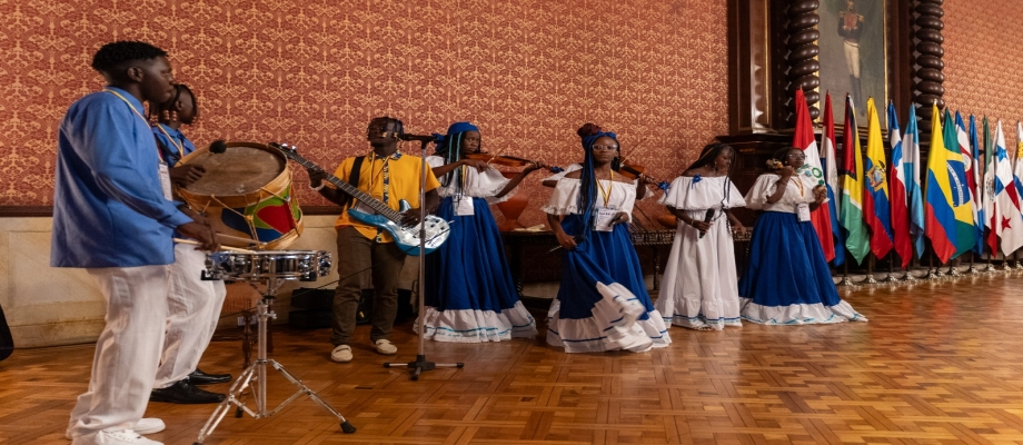 Jóvenes músicos de Suárez, Cauca, viajan a México para promover la diversidad cultural de Colombia a través de violines caucanos