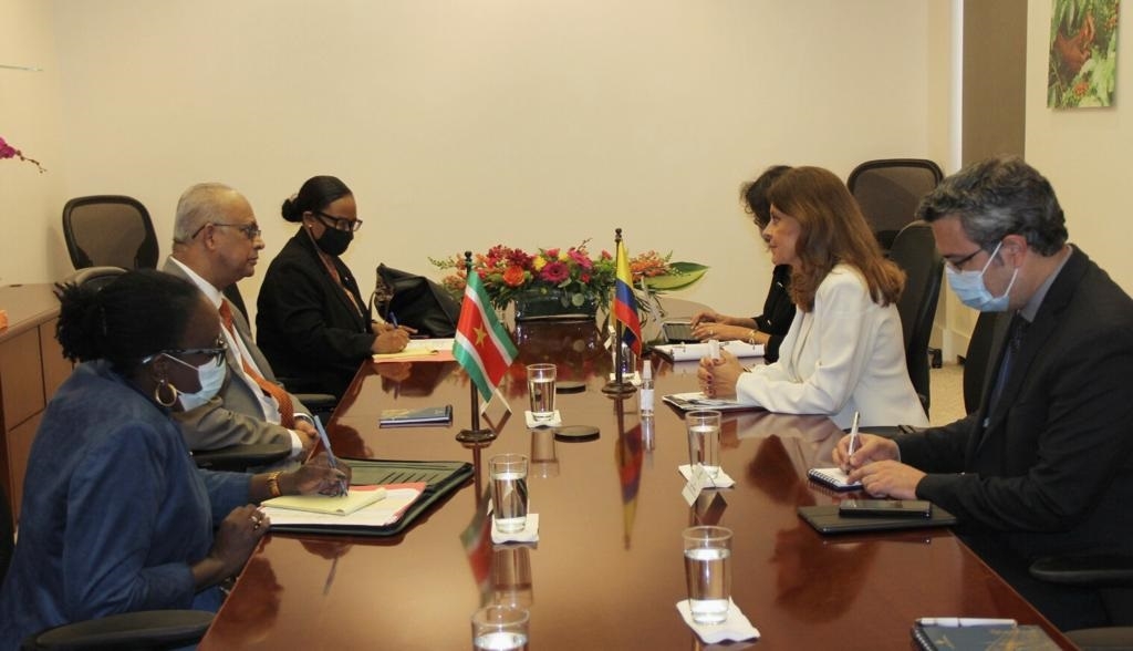 Vicepresidente y Canciller reiteró apoyo a Surinam para vigorizar las relaciones con los 15 países de la Comunidad del Caribe en la OEA