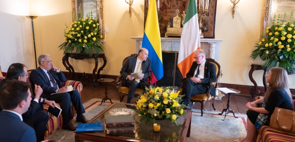 Canciller de Colombia Álvaro Leyva dialogó con el Ministro de Estado en temas de salud pública de Irlanda para fortalecer la agenda en comercio, inversión, consolidación de la paz, educación y cultura