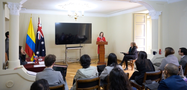 La Academia Diplomática recibió la honrosa visita de Anna Jane Chrisp, embajadora de Australia en Colombia