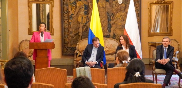 Con panel académico se fortalecen los lazos de cooperación y el entendimiento mutuo con Polonia