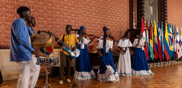 Jóvenes músicos de Suárez, Cauca, viajan a México para promover la diversidad cultural de Colombia a través de violines caucanos