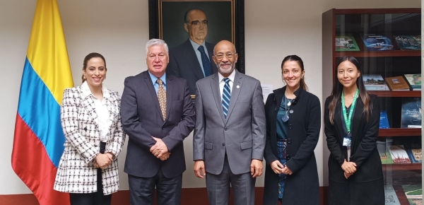 Encuentro entre el Embajador de República Dominicana y el Director de la Academia Diplomática