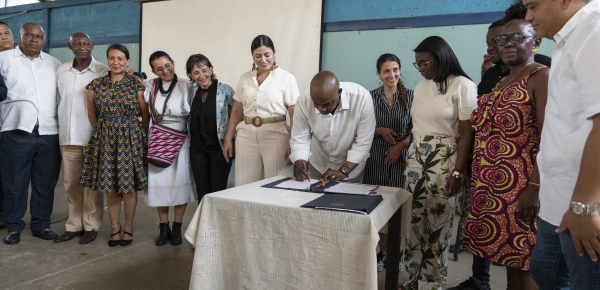 Canciller Luis Gilberto Murillo firma en San Basilio de Palenque la Resolución para el Concurso de Ingreso a la Carrera Diplomática y Consular 2026