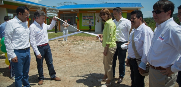 Presidente Juan Manuel Santos y Ministra de Relaciones Exteriores inauguraron proyectos infraestructura educativa y deportiva de Cancillería 