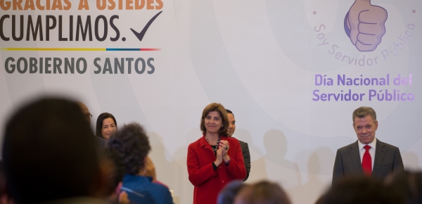 "Entregamos un país mejor y eso es gracias a ustedes”: Presidente Santos en la celebración del Día del Servidor Público