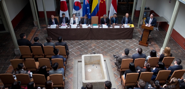Embajadores y ministros consejeros de países de Asia pacífico participaron en conversatorio sobre integración 