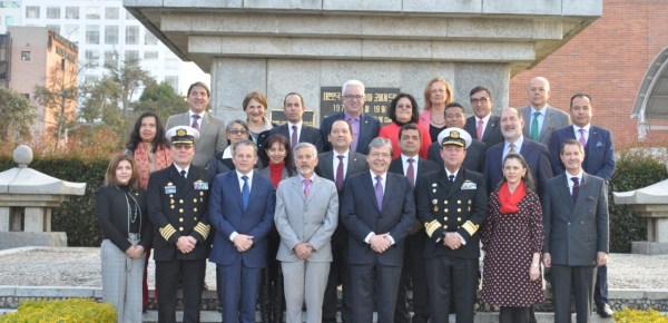 Canciller Holmes Trujillo participó en la clausura del Seminario de Principios de Estrategia Nacional, dirigida a 21 Embajadores y Ministros Plenipotenciarios de la Carrera Diplomática 