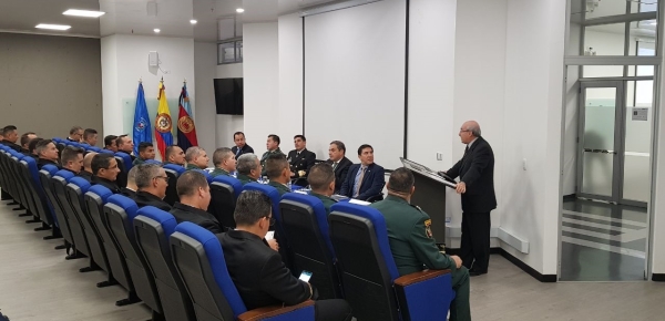 Director de la Academia Diplomática se dirigió a futuros agregados militares de Colombia en la Escuela Superior de Guerra