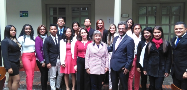 Visita de los estudiantes del Colegio Mayor de Bolívar a la Academia Diplomática 
